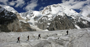 Auf dem Inyltschek-Gletscher